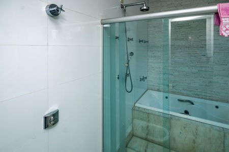 Casa à venda com 1450m², 3 quartos e 5 vagas Casa à venda com 1450m², 3 quartos e 5 vagasBanheiro da Suíte 3