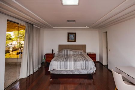 Casa à venda com 1450m², 3 quartos e 5 vagas Casa à venda com 1450m², 3 quartos e 5 vagasSuíte 1