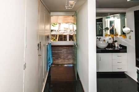 Casa à venda com 1450m², 3 quartos e 5 vagas Casa à venda com 1450m², 3 quartos e 5 vagasBanheiro da Suíte 1