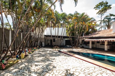 Casa à venda com 1450m², 3 quartos e 5 vagas Casa à venda com 1450m², 3 quartos e 5 vagasPiscina