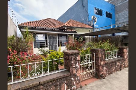 Casa à venda com 224m², 3 quartos e 1 vaga Casa à venda com 224m², 3 quartos e 1 vagaFachada