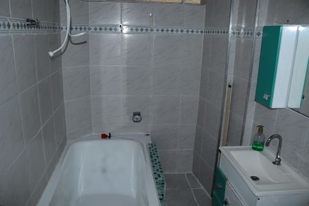 Banheiro de kitnet/studio para alugar com 1 quarto, 37m² em República, São Paulo