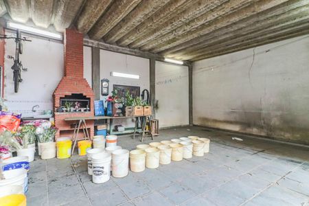 Casa à venda com 175m², 5 quartos e 8 vagas Casa à venda com 175m², 5 quartos e 8 vagasQuintal