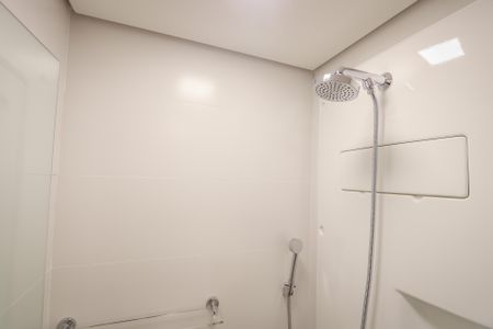 Banheiro de kitnet/studio para alugar com 1 quarto, 30m² em Cerqueira César, São Paulo