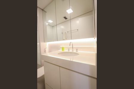 Banheiro de kitnet/studio para alugar com 1 quarto, 30m² em Cerqueira César, São Paulo