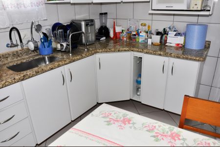 Casa à venda com 236m², 2 quartos e 4 vagas Casa à venda com 236m², 2 quartos e 4 vagasCozinha