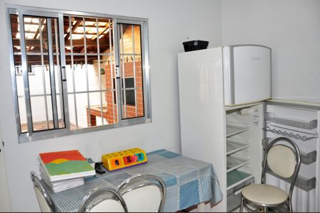 Casa à venda com 236m², 2 quartos e 4 vagas Casa à venda com 236m², 2 quartos e 4 vagasEdicula