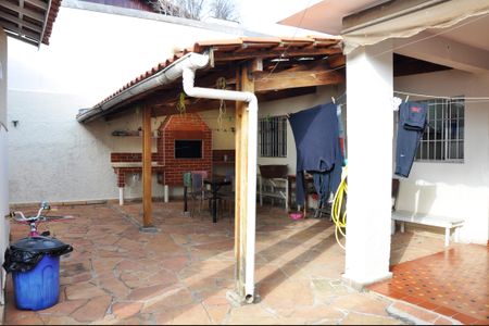 Casa à venda com 236m², 2 quartos e 4 vagas Casa à venda com 236m², 2 quartos e 4 vagasÁrea comum