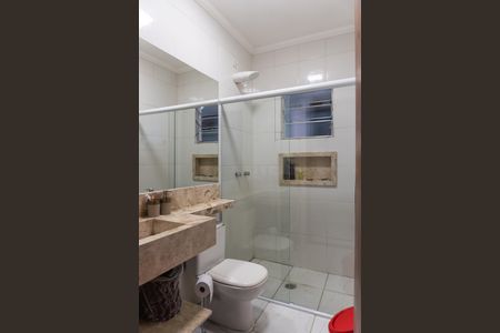 Casa para alugar com 174m², 4 quartos e 2 vagas Casa para alugar com 174m², 4 quartos e 2 vagasBanheiro da Suíte 2