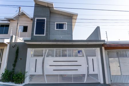 Casa para alugar com 174m², 4 quartos e 2 vagas Casa para alugar com 174m², 4 quartos e 2 vagasFachada