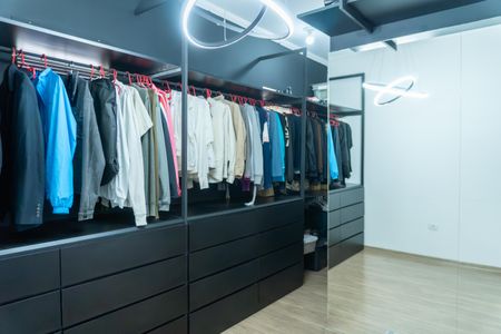 Casa para alugar com 174m², 4 quartos e 2 vagas Casa para alugar com 174m², 4 quartos e 2 vagasCloset da suíte 1