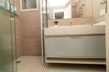 Apartamento à venda com 94m², 2 quartos e 2 vagasBanheiro da Suíte