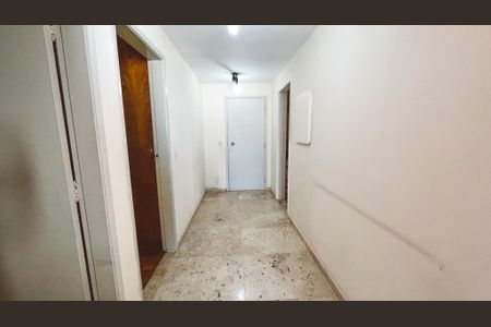 Apartamento à venda com 232m², 4 quartos e 2 vagasEntrada