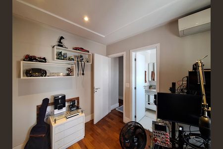 Apartamento à venda com 170m², 3 quartos e 4 vagasSuíte 2