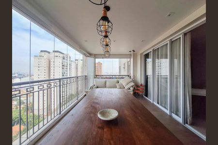 Apartamento à venda com 170m², 3 quartos e 4 vagasVaranda