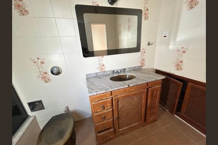 Casa à venda com 200m², 3 quartos e 1 vagaBanheiro