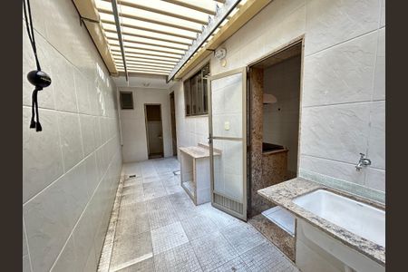 Casa à venda com 200m², 3 quartos e 1 vagaÁrea de Serviço