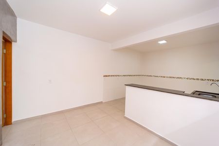 Sala de casa para alugar com 1 quarto, 30m² em Jardim Eliane, São Paulo