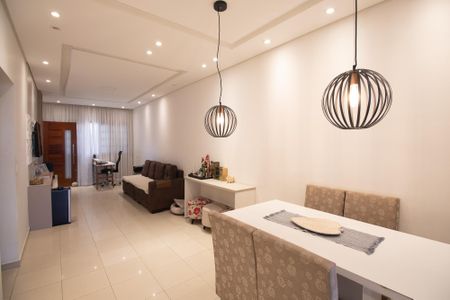 Casa à venda com 175m², 3 quartos e 2 vagas Casa à venda com 175m², 3 quartos e 2 vagasSala