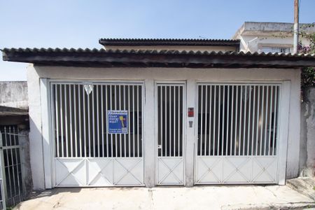 Casa à venda com 175m², 3 quartos e 2 vagas Casa à venda com 175m², 3 quartos e 2 vagasFachada / Placa