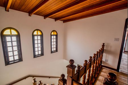 Casa à venda com 270m², 3 quartos e 4 vagasEscada