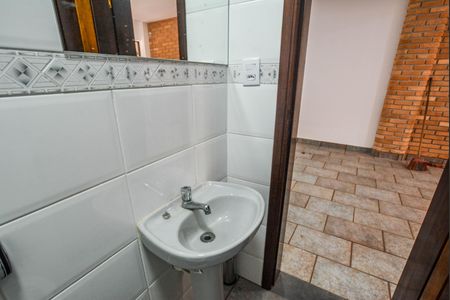 Casa à venda com 270m², 3 quartos e 4 vagasBanheiro de serviço