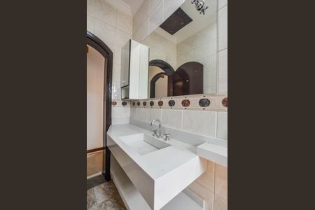 Casa à venda com 270m², 3 quartos e 4 vagasBanheiro Social