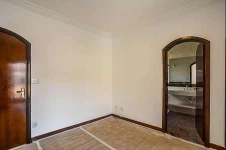 Casa à venda com 270m², 3 quartos e 4 vagasSuíte 3