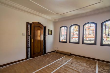 Casa à venda com 270m², 3 quartos e 4 vagasSala