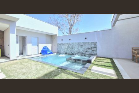 Casa à venda com 165m², 3 quartos e 4 vagas Casa à venda com 165m², 3 quartos e 4 vagasPiscina