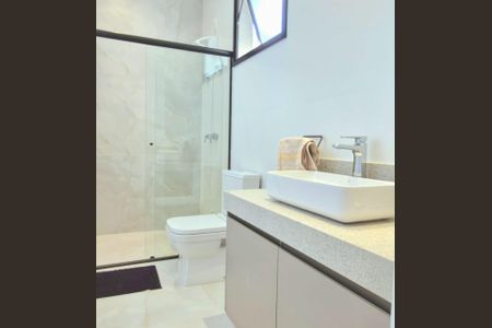 Casa à venda com 165m², 3 quartos e 4 vagas Casa à venda com 165m², 3 quartos e 4 vagasBanheiro da Suíte