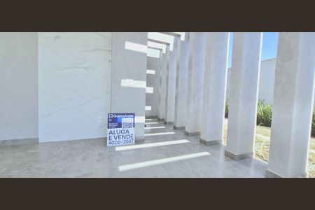 Casa à venda com 165m², 3 quartos e 4 vagas Casa à venda com 165m², 3 quartos e 4 vagasFachada