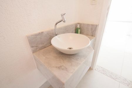 Casa de condomínio para alugar com 310m², 4 quartos e 3 vagasLavabo