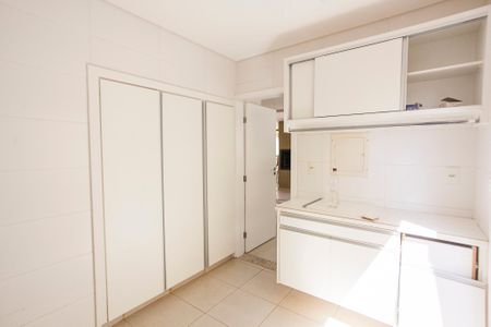 Casa de condomínio para alugar com 310m², 4 quartos e 3 vagasÁrea de Serviço