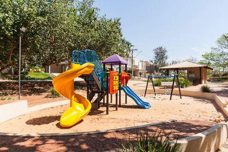 Casa de condomínio para alugar com 310m², 4 quartos e 3 vagasÁrea Comum - Playground