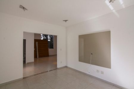 Casa de condomínio para alugar com 310m², 4 quartos e 3 vagasSala de TV