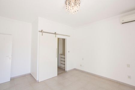 Casa de condomínio para alugar com 310m², 4 quartos e 3 vagasSuíte 1