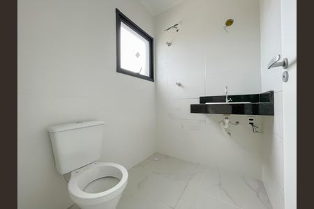 Casa de condomínio à venda com 68m², 2 quartos e 2 vagasBanheiro da Suíte 2