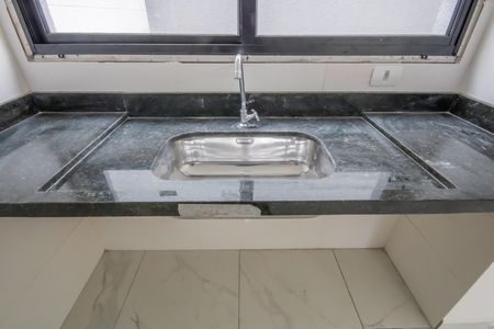 Casa de condomínio à venda com 67m², 2 quartos e 2 vagasCozinha