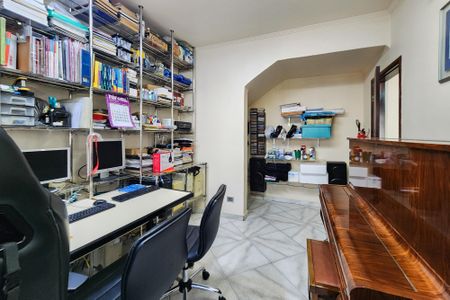 Casa à venda com 222m², 4 quartos e 4 vagas Casa à venda com 222m², 4 quartos e 4 vagasQuarto 1