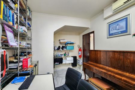 Casa à venda com 222m², 4 quartos e 4 vagas Casa à venda com 222m², 4 quartos e 4 vagasQuarto 1