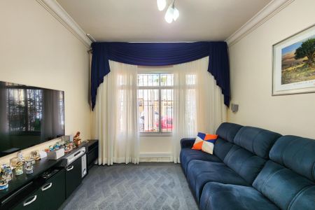 Casa à venda com 222m², 4 quartos e 4 vagas Casa à venda com 222m², 4 quartos e 4 vagasSala