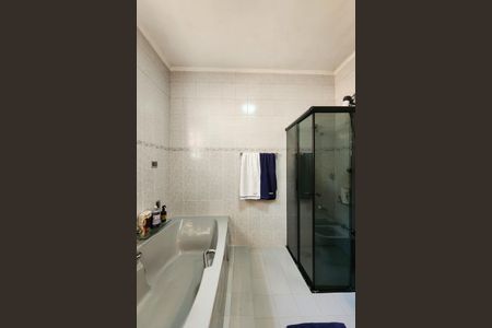 Casa à venda com 222m², 4 quartos e 4 vagas Casa à venda com 222m², 4 quartos e 4 vagasBanheiro da Suíte