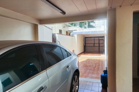 Casa à venda com 222m², 4 quartos e 4 vagas Casa à venda com 222m², 4 quartos e 4 vagasGaragem