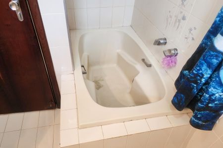 Casa à venda com 222m², 4 quartos e 4 vagas Casa à venda com 222m², 4 quartos e 4 vagasBanheiro Social