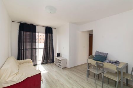 Sala de apartamento para alugar com 2 quartos, 56m² em Vila Carmosina, São Paulo