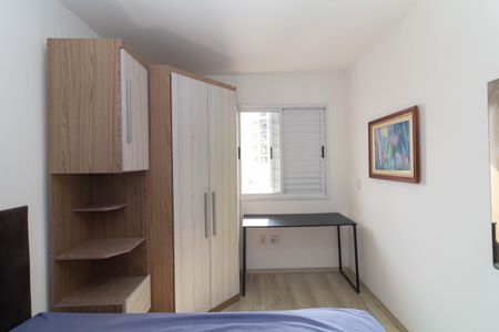Quarto 1 de apartamento para alugar com 2 quartos, 56m² em Vila Carmosina, São Paulo