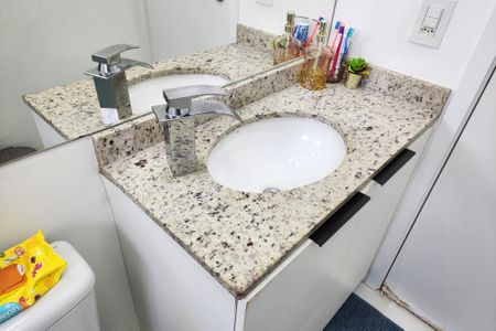 Apartamento à venda com 54m², 2 quartos e 1 vaga Apartamento à venda com 54m², 2 quartos e 1 vagaBanheiro Social