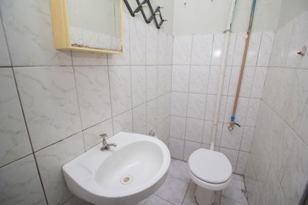 Banheiro da Suíte de casa para alugar com 2 quartos, 30m² em Vila Rica, São Paulo