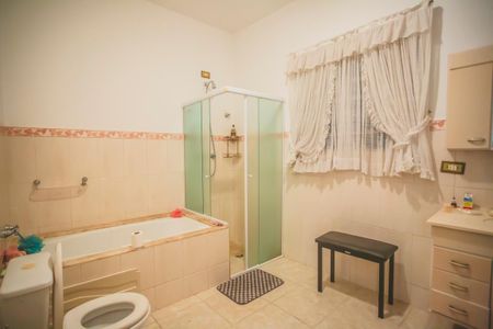 Casa à venda com 200m², 3 quartos e 2 vagasBanheiro